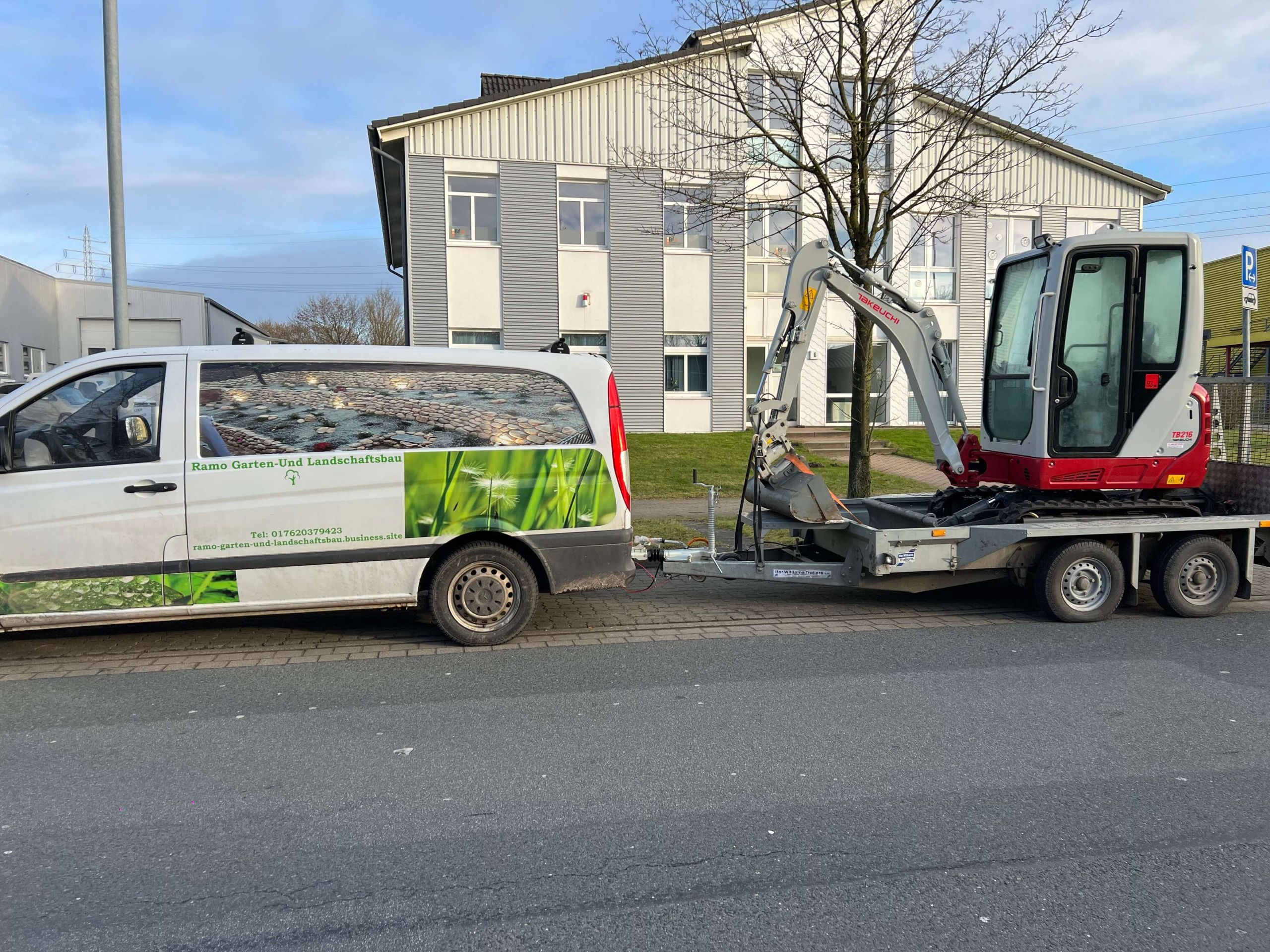 Firmenwagen + Bagger